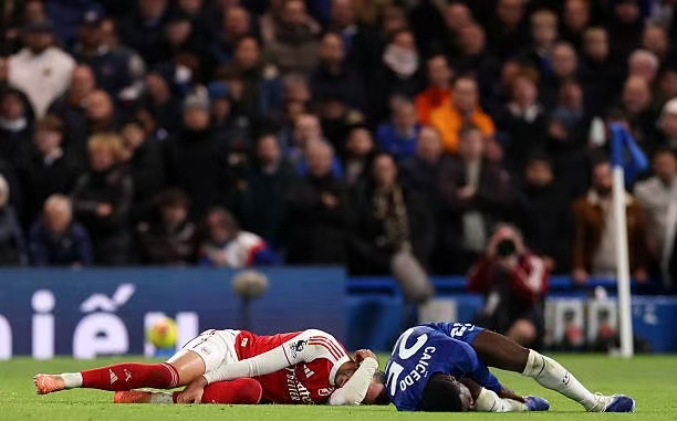 Una battaglia rossoblu: l'equilibrio di potere in Premier League